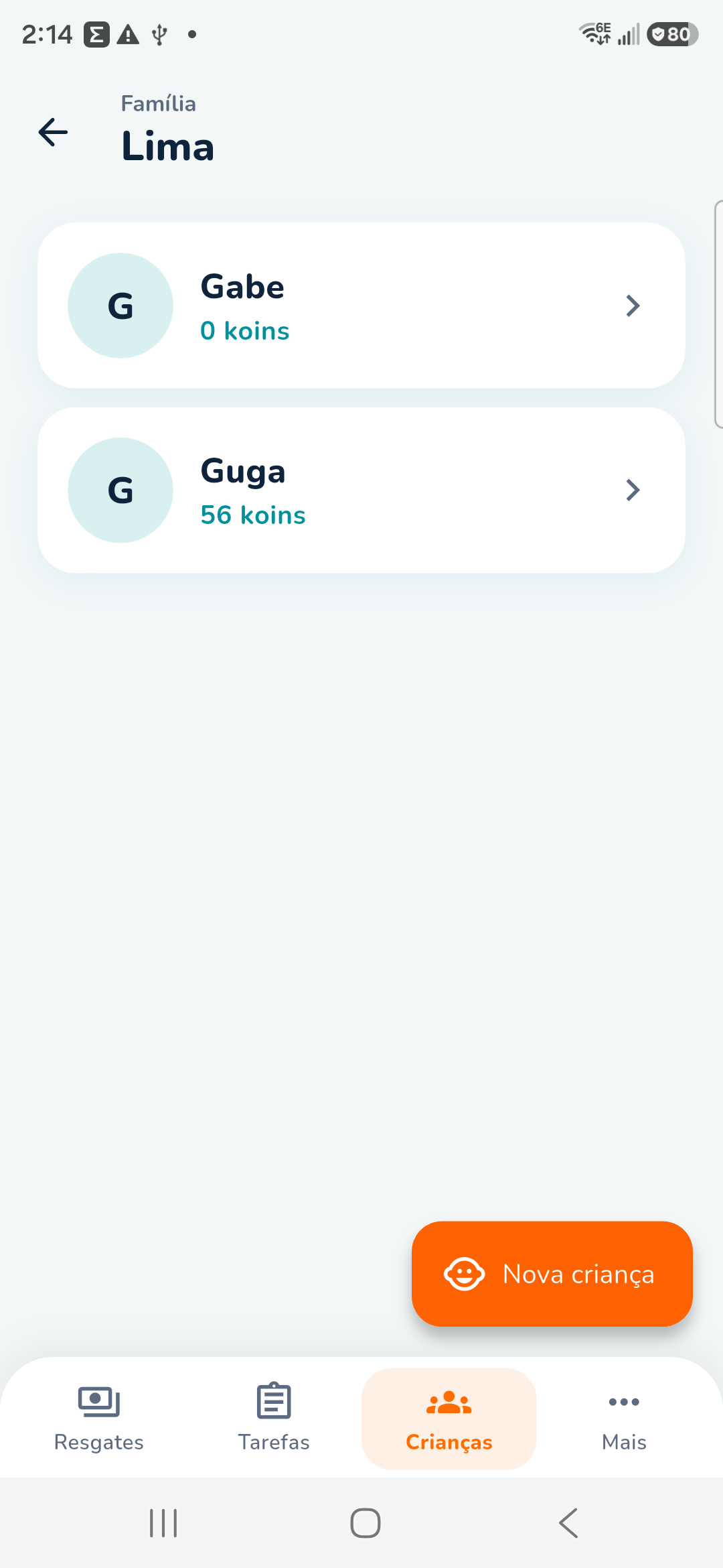 Família Lima's two children, Gabe and Guga, with each one's koin balance